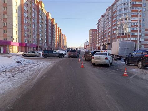 Водитель при неудачном выезде из двора устроил тройное ДТП - Вологда и ...