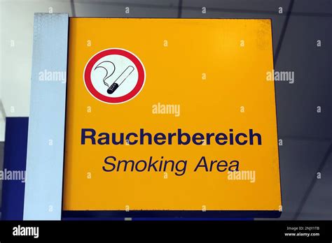 Smoking Area Sign Stock Photo Alamy
