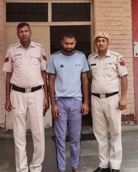 Accused Of Providing Illegal Weapons Arrested अवैध हथियार उपलब्ध