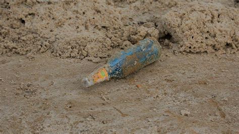 Lago Di Garda Messaggio Damore Trovato In Una Bottiglia Rimasta In