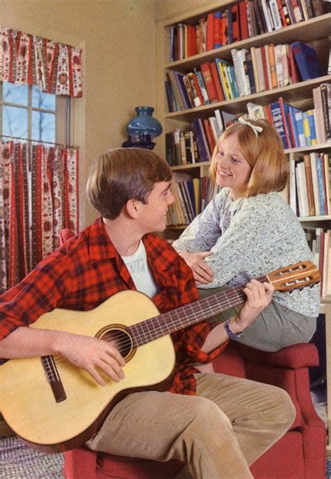 30 Romantic Photos Of The 60s Couples Vintage Everyday