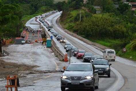 Motoristas enfrentam congestionamento recorde em SP trânsito é lento