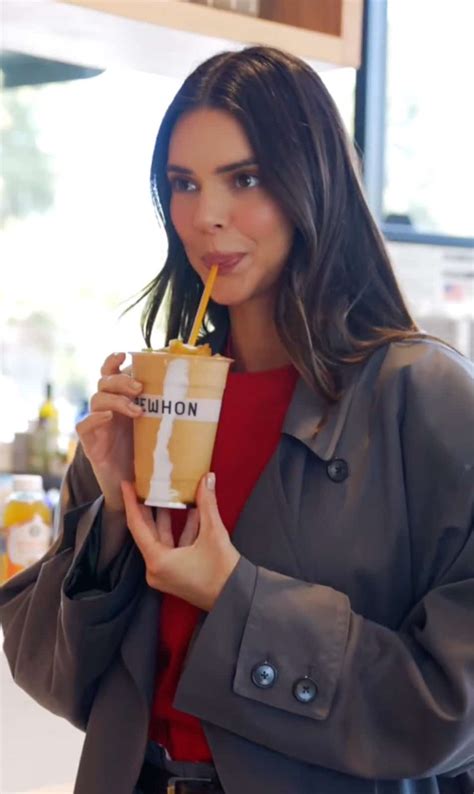 How To Make Kendall Jenner S Erewhon Smoothie The It Girl Guide