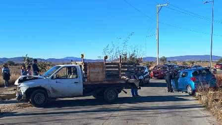 Se Registra Choque Entre Dos Veh Culos En Las Cercan As De La Aldea En