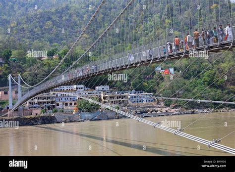 India rishikesh bridge hi-res stock photography and images - Alamy