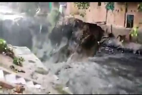 1 Dead After Heavy Rains In Delhi Several Houses Washed Away In Sewage