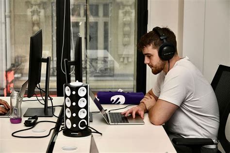 Buzz Worthy Content Strategies To Make Your Podcast Stand Out