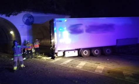 Fallece Un Camionero En Un Accidente En La Ap 7 En Tarragona