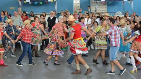 Secretaria da Família de Blumenau promove festa junina para idosos