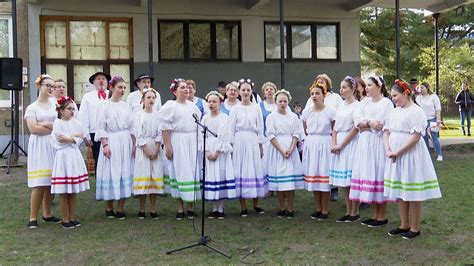 Žiaci pripravili program k sviatkom jari Na pomoc si prizvali