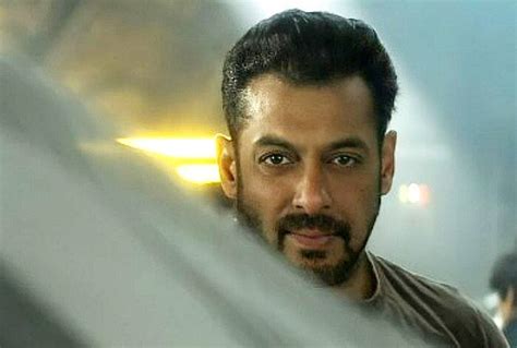 Tiger 3 Box Office Collection Day 1 Salman Khan Fails To Beat War