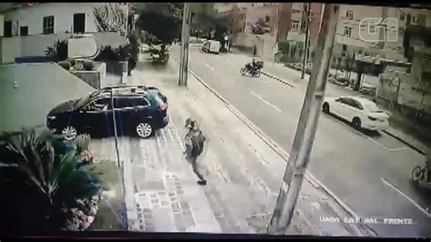 Motociclista Que Se Passava Por Entregador Flagrado Assaltando