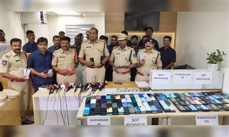 Hyderabad Police Bust Cell Phone Racket Gang Seized Cell Phones