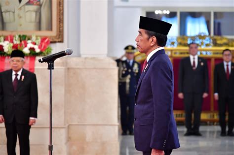 Foto Presiden Jokowi Saksikan Pengucapan Sumpah Suharto Sebagai Wakil