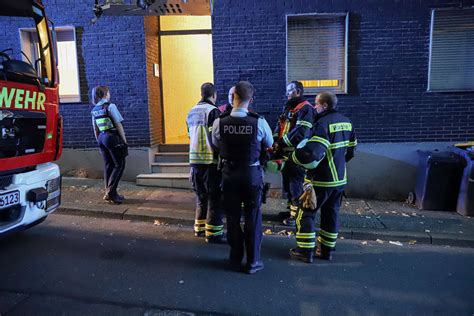 Bilder Brand im Treppenhaus eines Wuppertaler Wohngebäudes