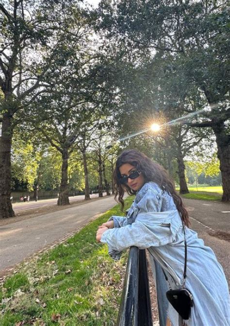 Avneet Kaur Shares Pictures From A Day In London