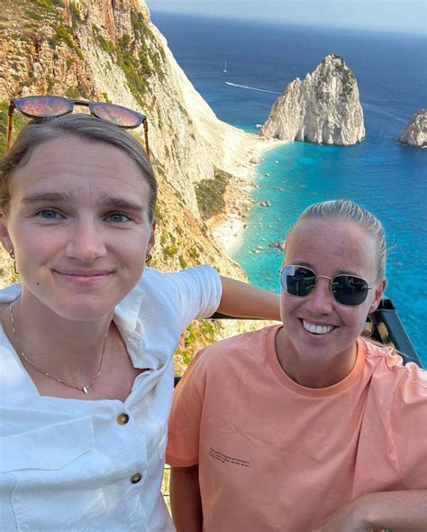 Beth Mead And Viv Miedema Usa Soccer Women England Ladies Football