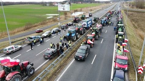 Uwaga Kierowcy Rolnicy Ponownie Zablokuj Drog S Wraca Protest Na