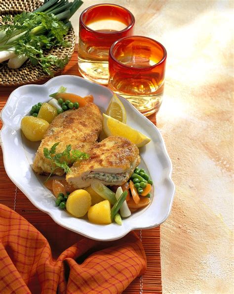 H Hnchen Cordon Bleu Mit Gem Se Bilder Kaufen Stockfood