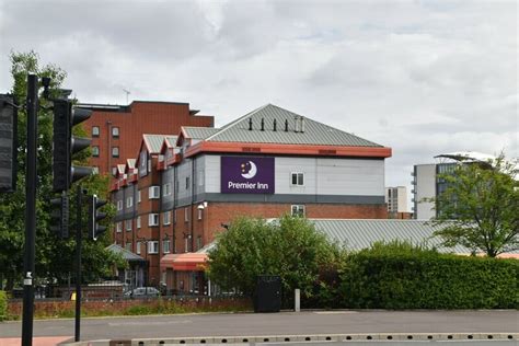 Premier Inn Old Trafford N Chadwick Cc By Sa 2 0 Geograph Britain