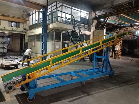 Mild Steel Belt Truck Loading And Unloading Conveyor Capacity 100 Kg