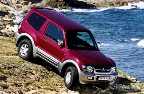 MITSUBISHI Pajero Montero Shogun SWB Specs Photos 2000 2001 2002