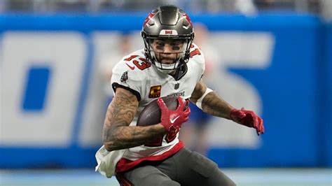 Mike Evans Re Signs With Bucs Lands 52m Deal