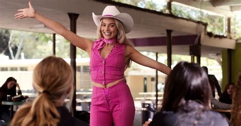 The Greatest Pink Outfits Of All Time In Movies