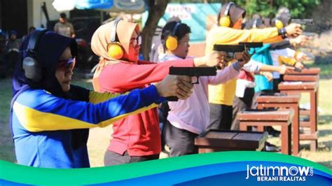 Peringati Hut Polwan Ke Polda Jatim Gelar Lomba Menembak