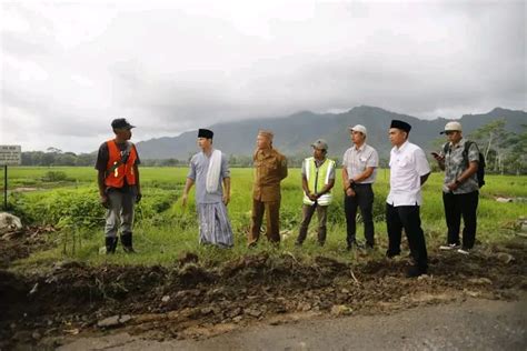 Didampingi Kejaksaan Bupati Trenggalek Minta Perbaikan Ruas Jalan