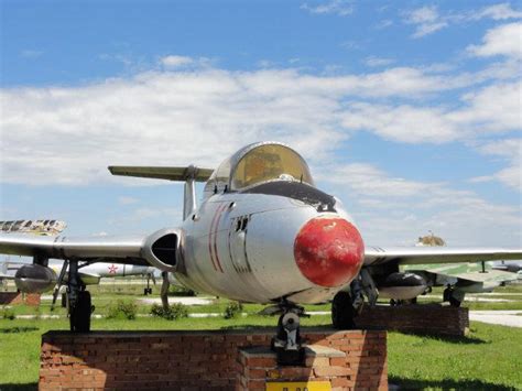 Aero L 29 Delfín avión en exhibición