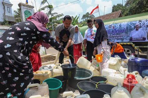 Gardu Ganjar Salurkan Ribu Liter Air Untuk Kk Di Serang