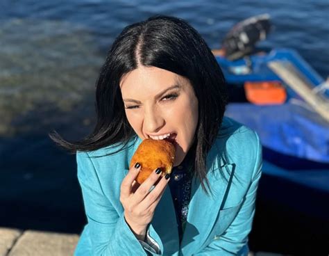 Laura Pausini In Tour Radiofonico In Sicilia Tra Arancini Arancine E