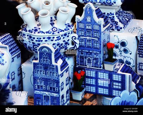 Delft Blue Pottery Hi Res Stock Photography And Images Alamy