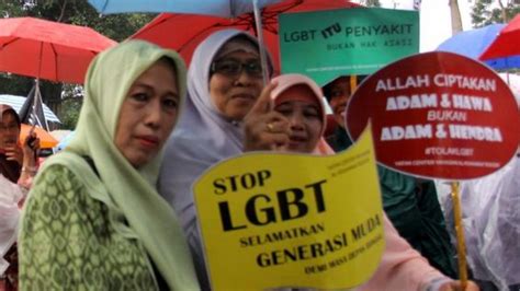 LGBT Kabupaten Garut Sahkan Peraturan Anti Homoseksual Awasi Kos