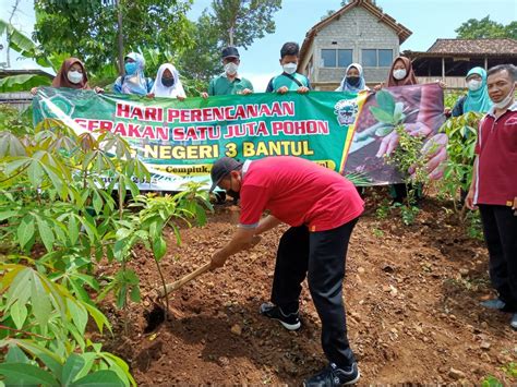 Mtsn Bantul Peringati Hari Perencanaan Gerakan Satu Juta Pohon