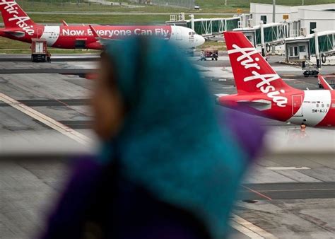 Airasia Flight Qz8501 Missing Search For Plane Carrying 162 Passengers From Indonesia To