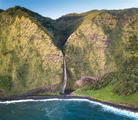 Waipio-Valley-Waterfall ⋆ We Dream of Travel Blog