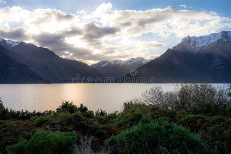 Magn Fica Imagen De Las Monta As Nevadas En El Lago Wakatipu Tomada