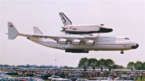 L Antonov An 225 Mriya L Avion Le Plus Gros Du Monde Atterrit Aux