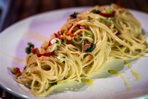 Spaghetti alá aglio olio peperoncino s pancettou Letem gastro světem