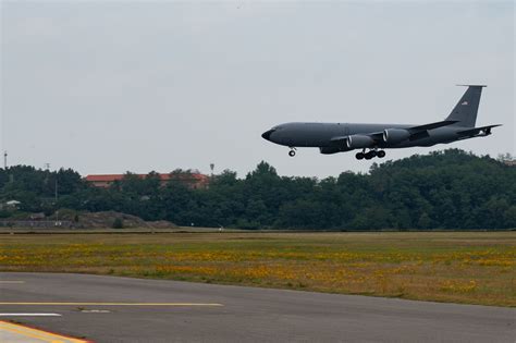 DVIDS Images Wolf Pack Conducts First Ever KC 135 Hot Pit Refueling