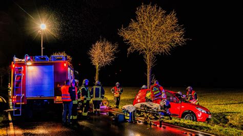 Rennersdorf Frau Nach Unfall Im Auto Eingeklemmt Blaulichtreport Zittau