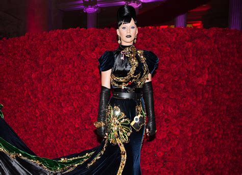 Katy Perry Brought her Tamagotchi to the 2016 Met Gala | Vogue