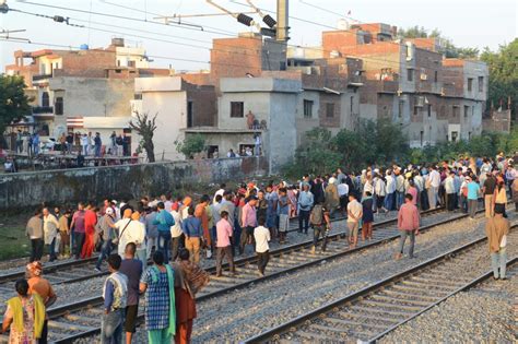 Train Mows Down Crowd At India Festival At Least Dead News