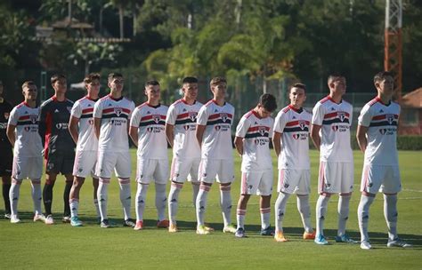 SPNet Desfalcado pelo profissional sub 20 do São Paulo vence e