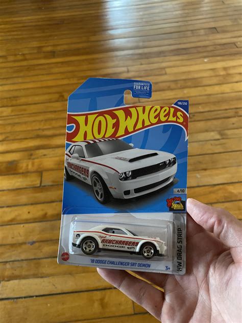 Dodge Challenger 2023 R HotWheels