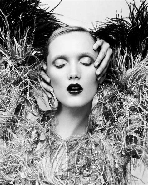 Pin By Ria Rue On Fashion I Black And White Makeup Editorial Fashion