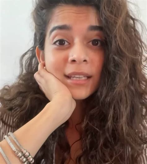 Mithila Palkar Scrolller