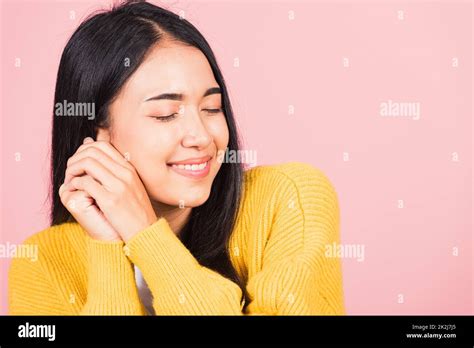 Shy Thai Girl Hi Res Stock Photography And Images Alamy